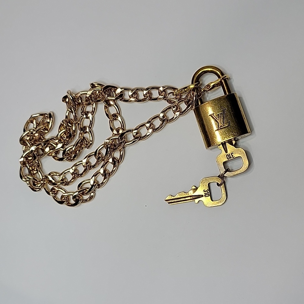 #310 Louis Vuitton Padlock+2keys, Comes with unbranded chain